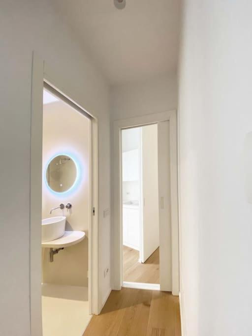 The Window On The Theatre And The Cathedral - Luxury Apartment Como Exterior photo