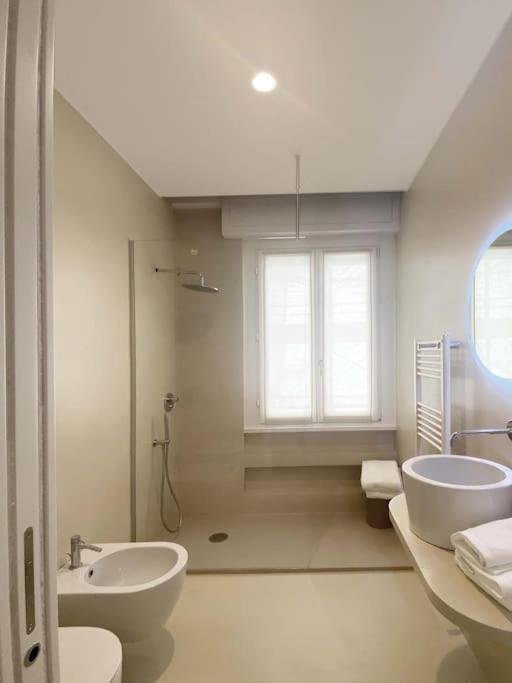 The Window On The Theatre And The Cathedral - Luxury Apartment Como Exterior photo
