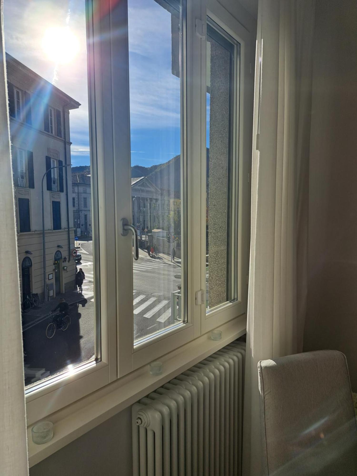 The Window On The Theatre And The Cathedral - Luxury Apartment Como Exterior photo