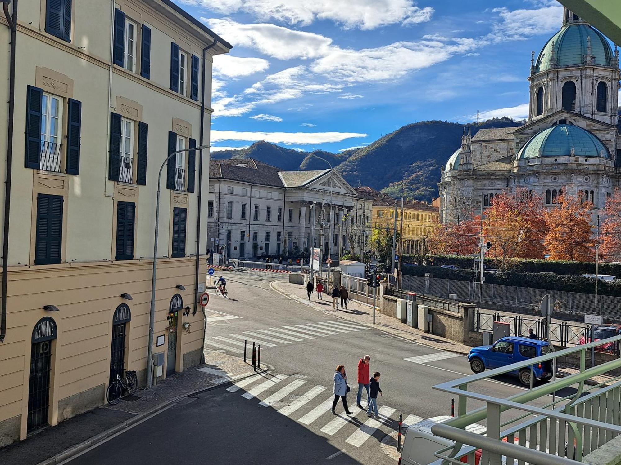 The Window On The Theatre And The Cathedral - Luxury Apartment Como Exterior photo