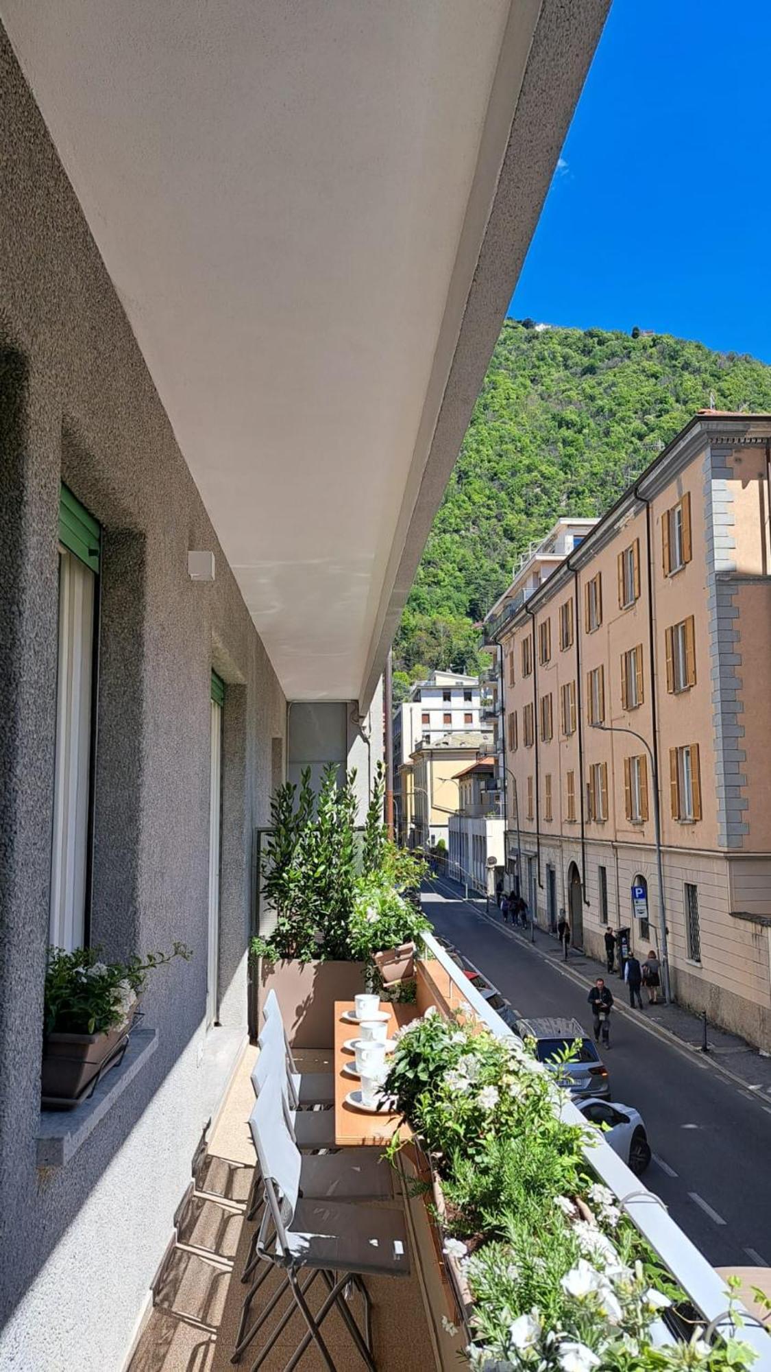The Window On The Theatre And The Cathedral - Luxury Apartment Como Exterior photo